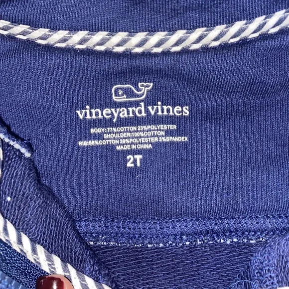 Vineyard Vines shep, navy with whale details - Picture 4 of 4